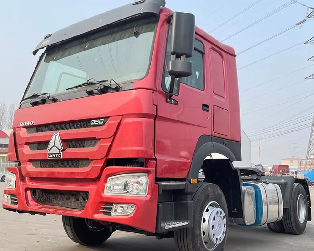 336 и 371 л.с. Тяжелые тягачи для грузовиков и прицепов 1000x800 - Sinotruks