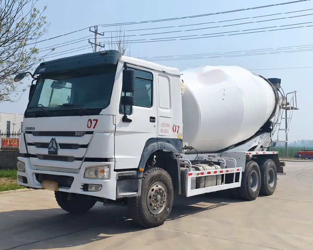 Бетономешалка объемом 14 кубических метров 1000x800 - Sinotruks