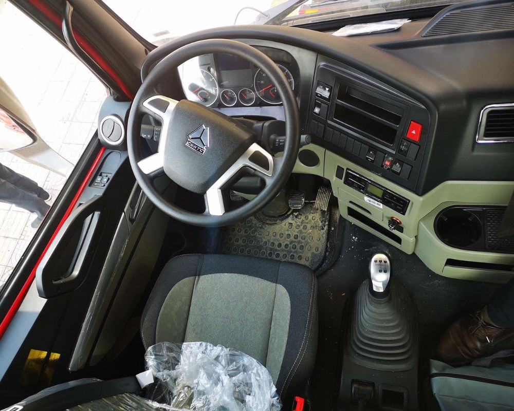 Кабина трактора Howo 1000x800 - Sinotruks
