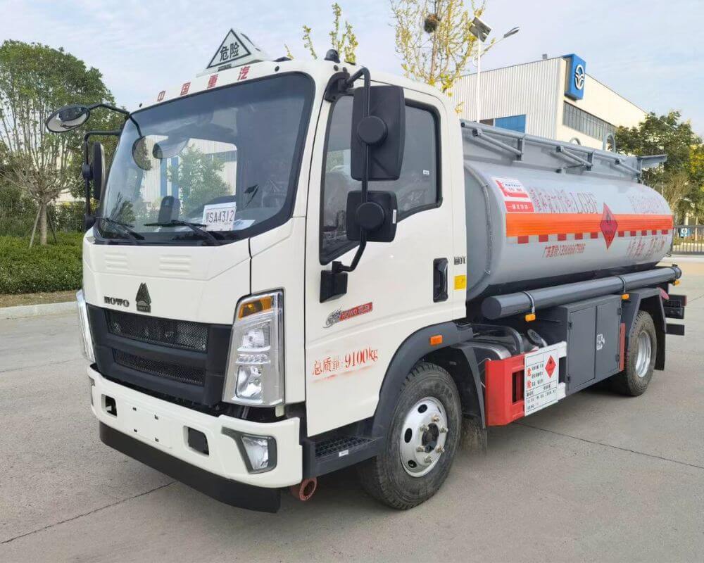 Легкий грузовик HOWO Tanker 1000x800 - Sinotruks