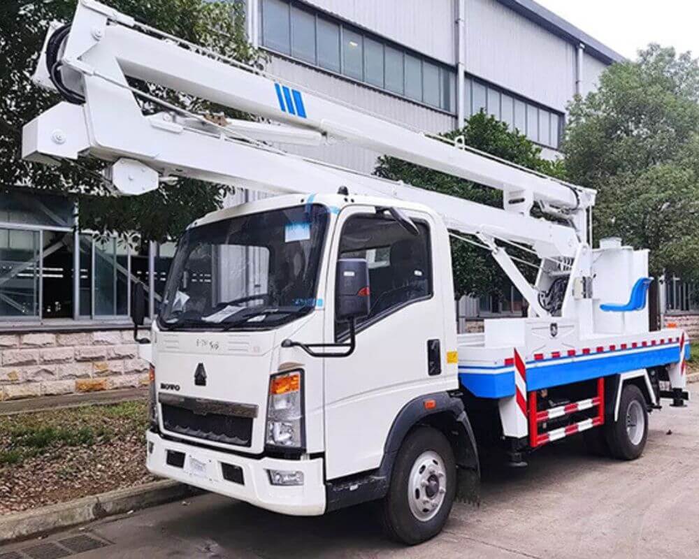 Легкий грузовик Howo с автовышкой 1000x800 - Sinotruks